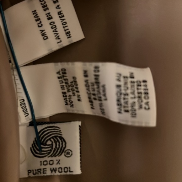 Jones New York 2 Piece Skirt Suit in Tan Beige Size 6P - Picture 3 of 11